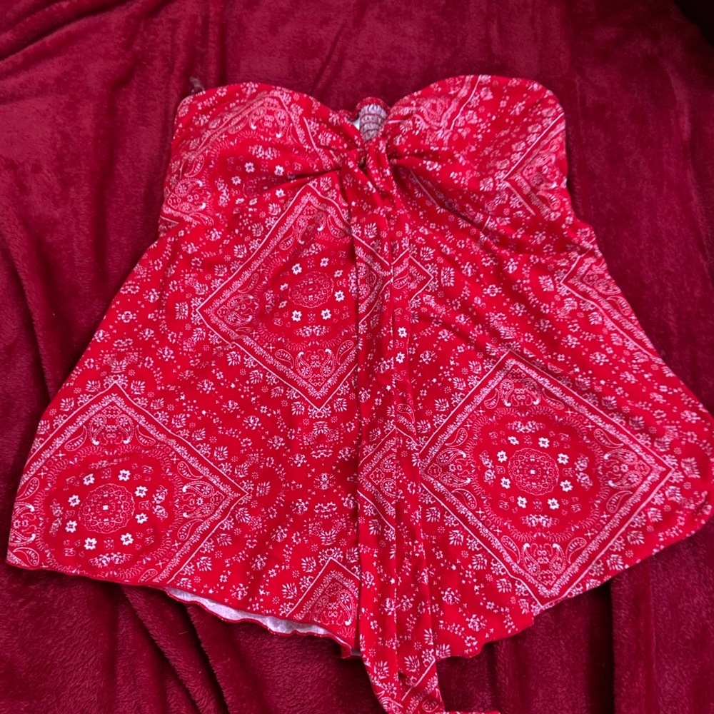 Red bandana strapless top